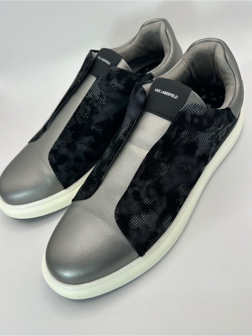 Karl Lagerfeld Paris Men's Laceless Sneakers Shoes LF1S2122 size 10.5